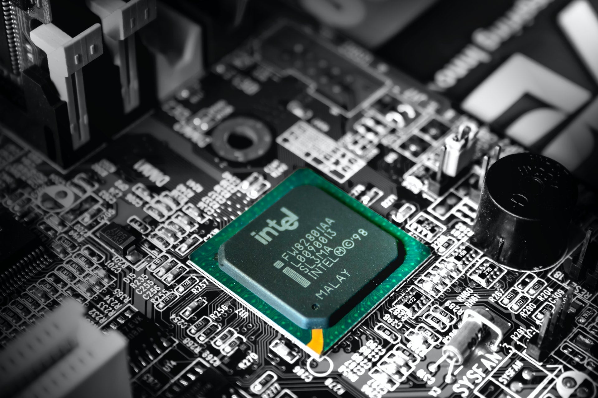 Intel (INTC) Backed by HSBC as Server CPU Growth Drives Re-Rating