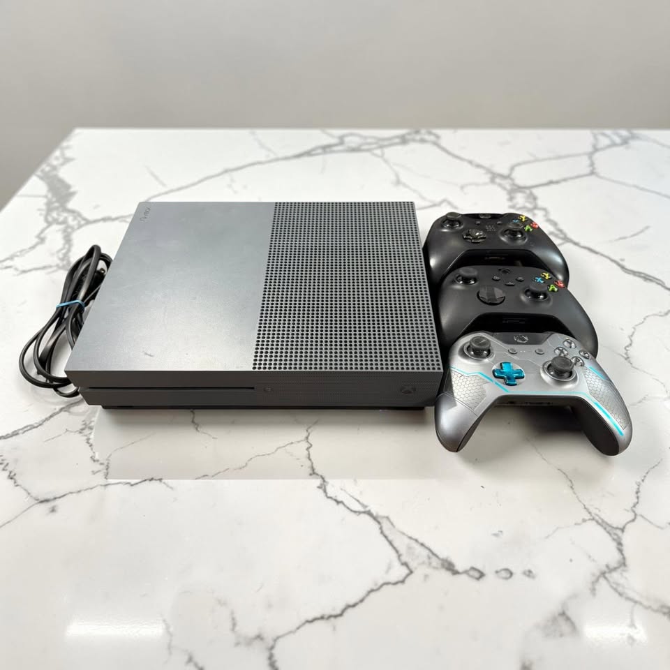 Xbox One S Storm Grey 500GB Bundle – 3 Controllers + 8 Games