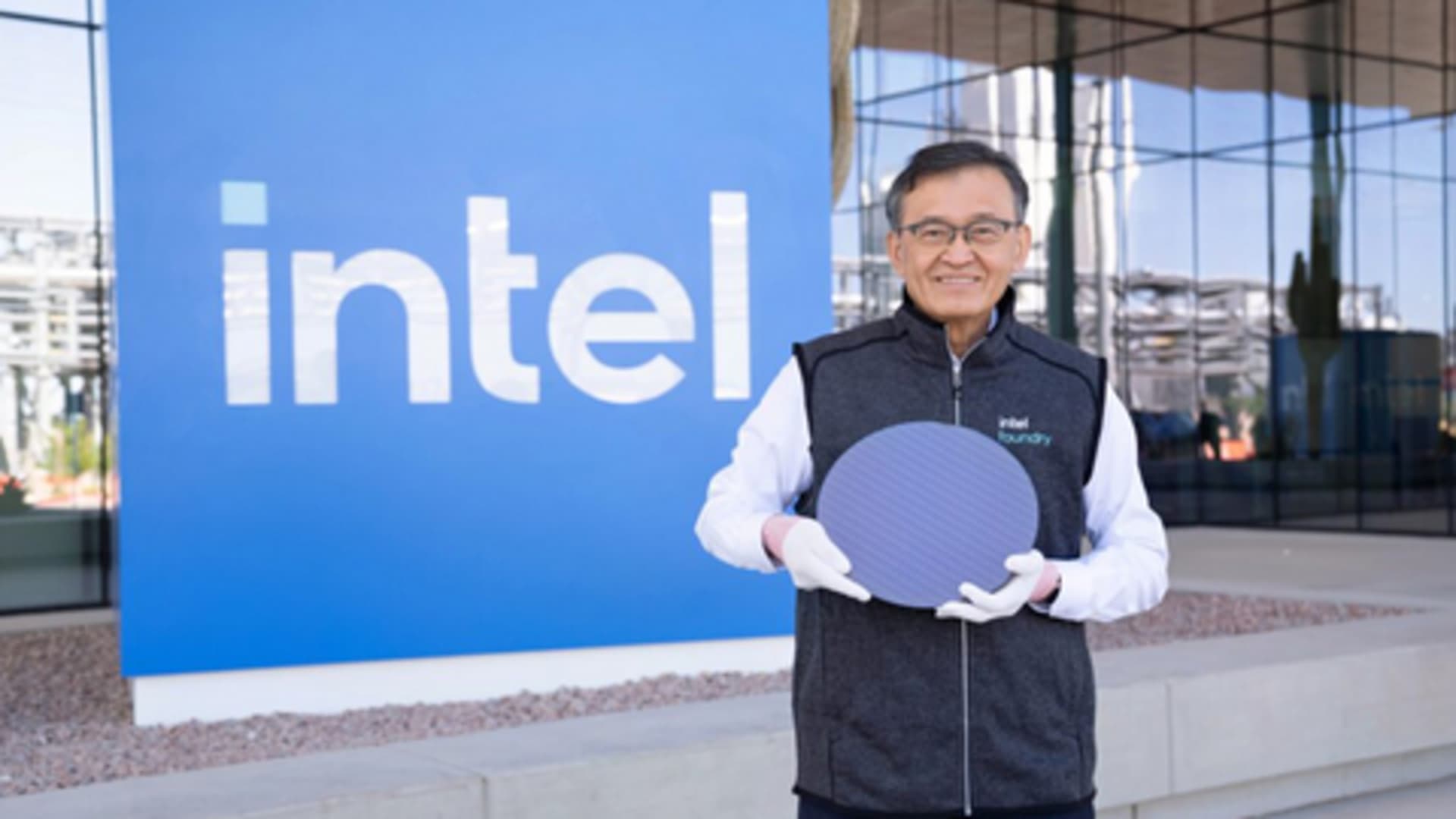 Google expands partnership with Intel for AI chips