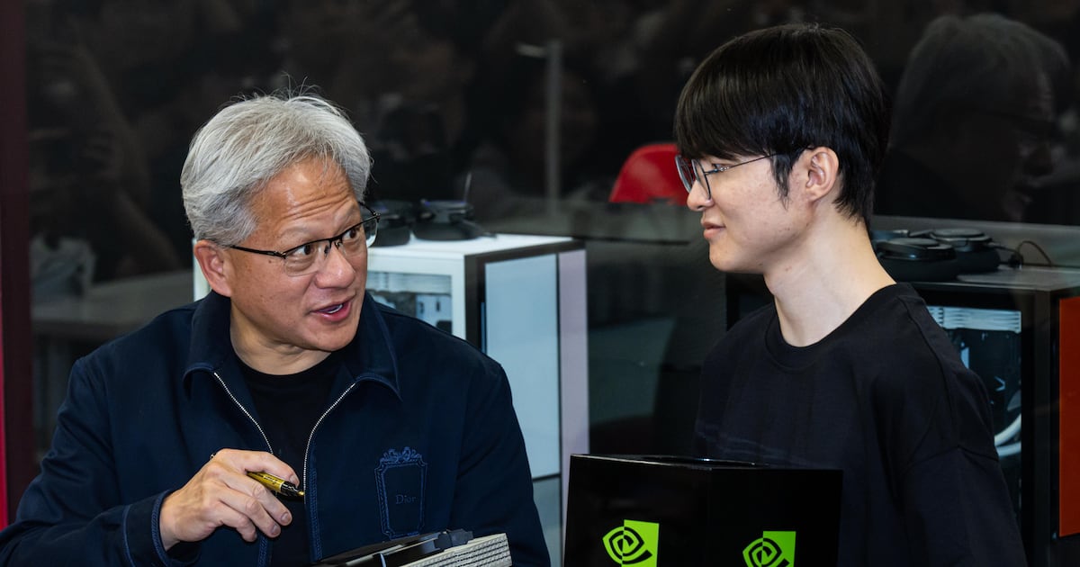 NVIDIA CEO Surprises T1 with StarCraft-Themed GPU Gifts