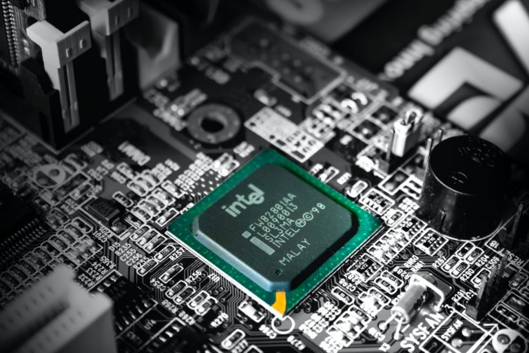 Intel (INTC) Backed by HSBC as Server CPU Growth Drives Re-Rating