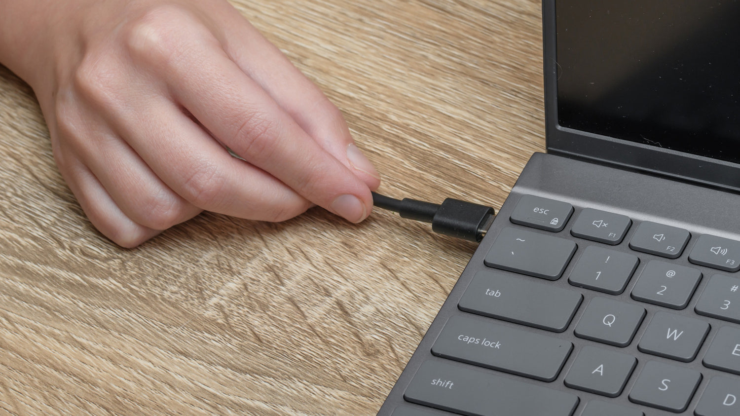 Why Do Laptops Run Better When Plugged In?