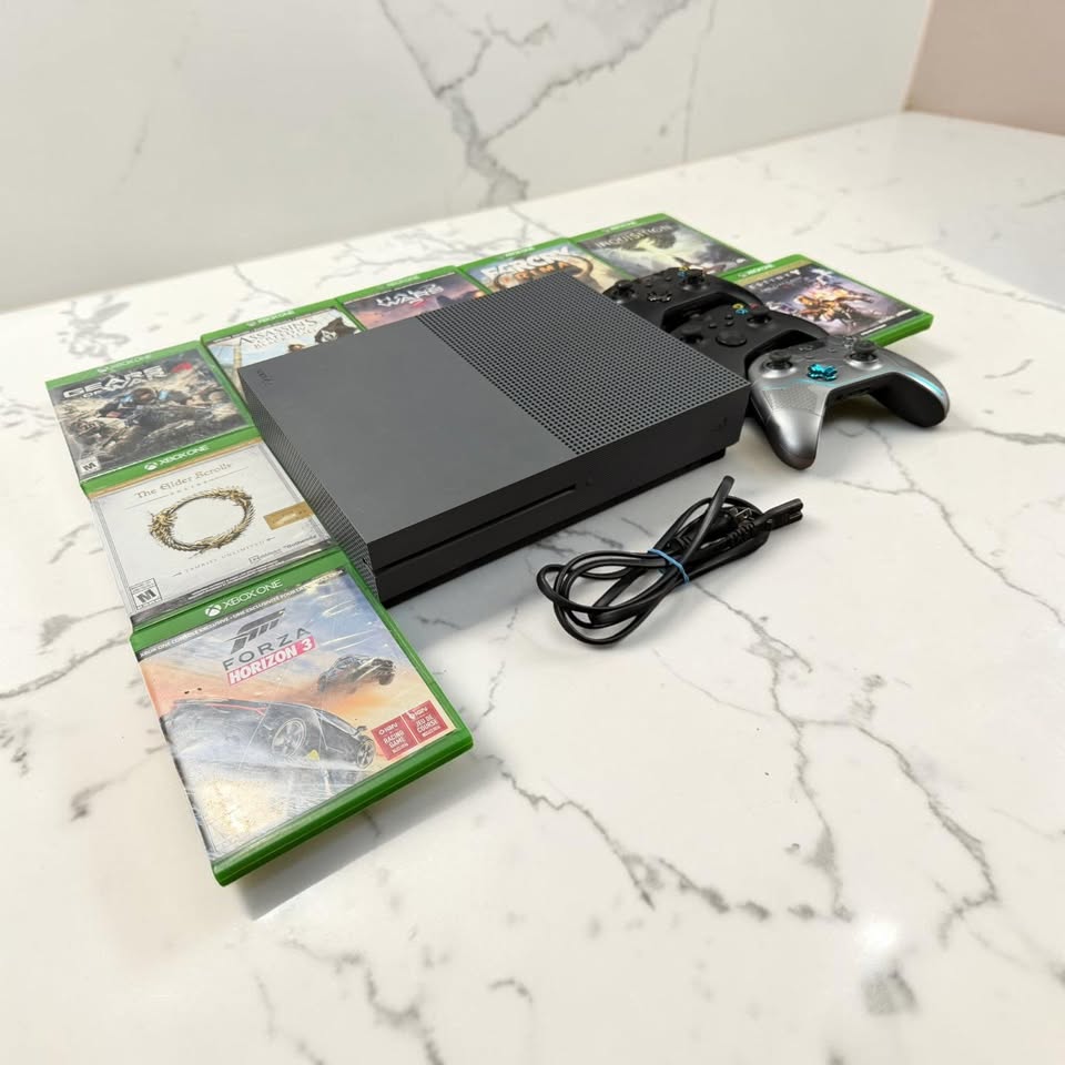Xbox One S Storm Grey 500GB Bundle – 3 Controllers + 8 Games