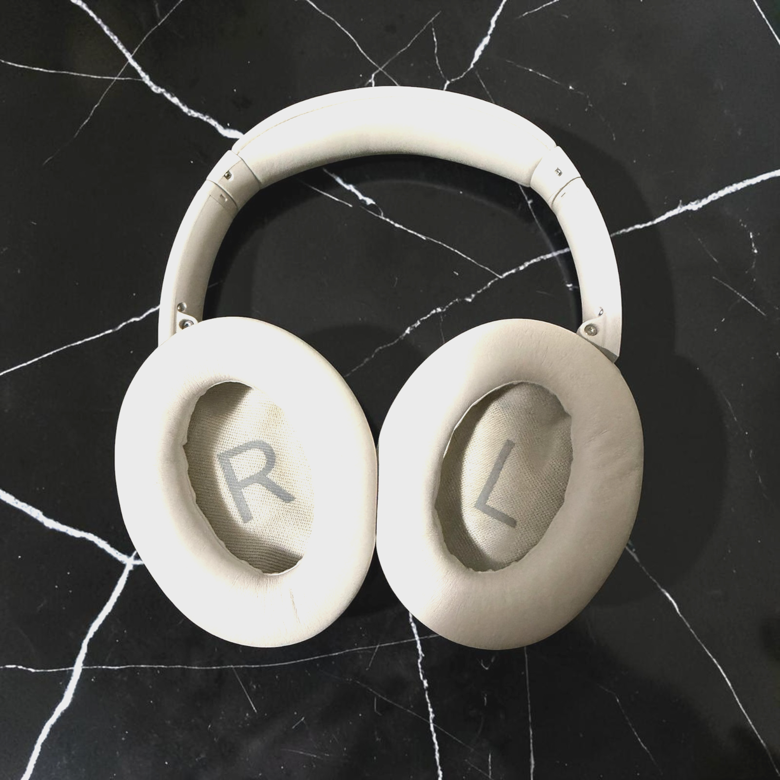 Bose QuietComfort Wireless Noise Cancelling Headphones White