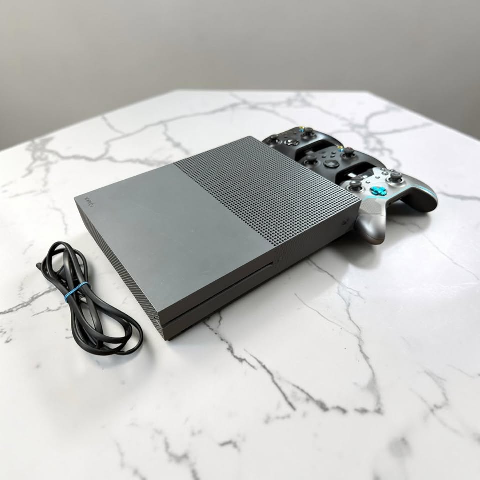 Xbox One S Storm Grey 500GB Bundle – 3 Controllers + 8 Games